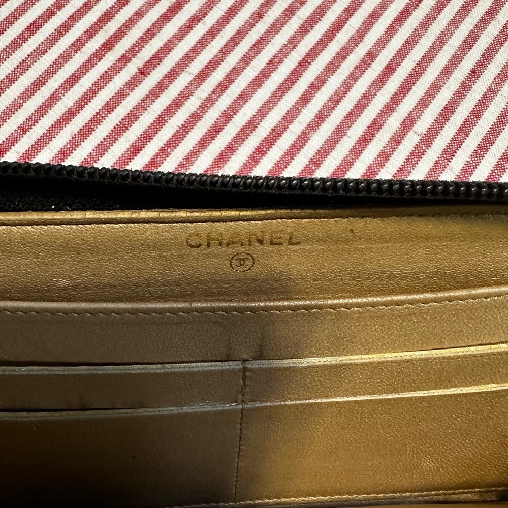 CHANEL Black Quilted Camellia Zip-Around Leather Wallet with Gold CC - Picture 7 of 12